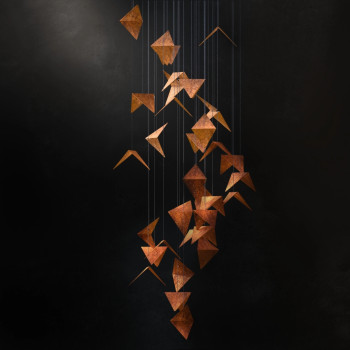 Nowoczesny metalowy żyrandol HIVE 3 o geometrycznej formie, rdzawy
