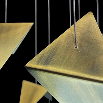 Nowoczesny metalowy żyrandol PLAIN 2 o geometrycznej formie, złoty