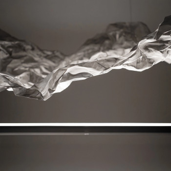 Żyrandol VISION 230 cm ze stalowej siatki, srebrny, z podświetleniem LED