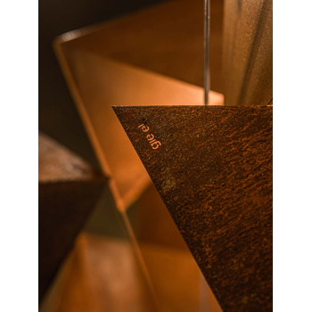 Nowoczesny metalowy żyrandol BIRD 20 o geometrycznej formie, rdzawy