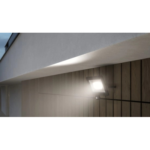 Reflektor LED 50W z czujnikiem ruchu, neutralna barwa światła, do garażu i warsztatu